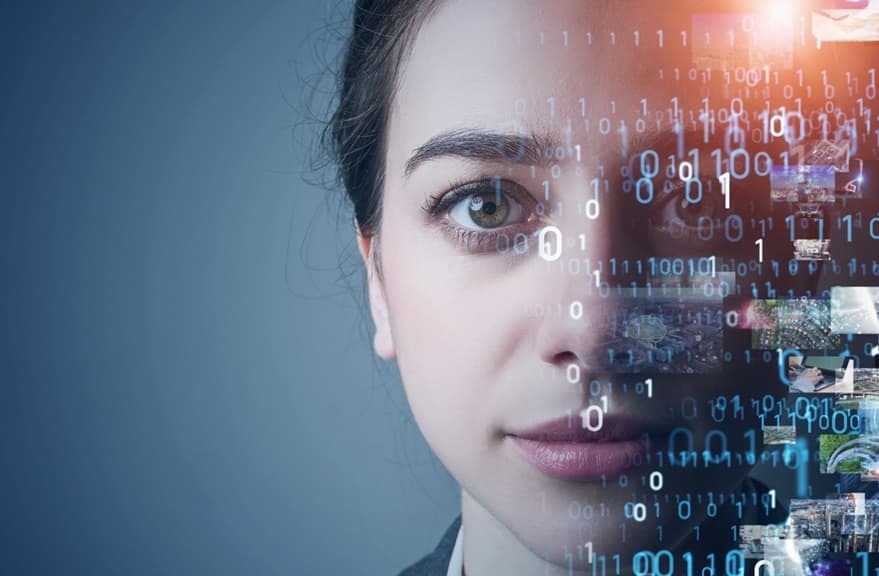 Gesicht mit Binärcode und digitalen Dateien