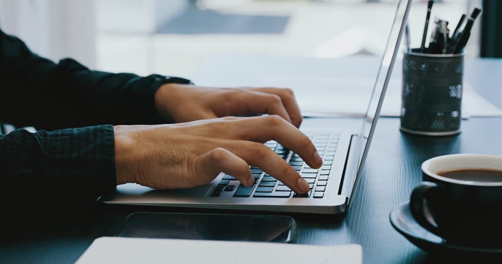 Personalverantwortlicher am Computer