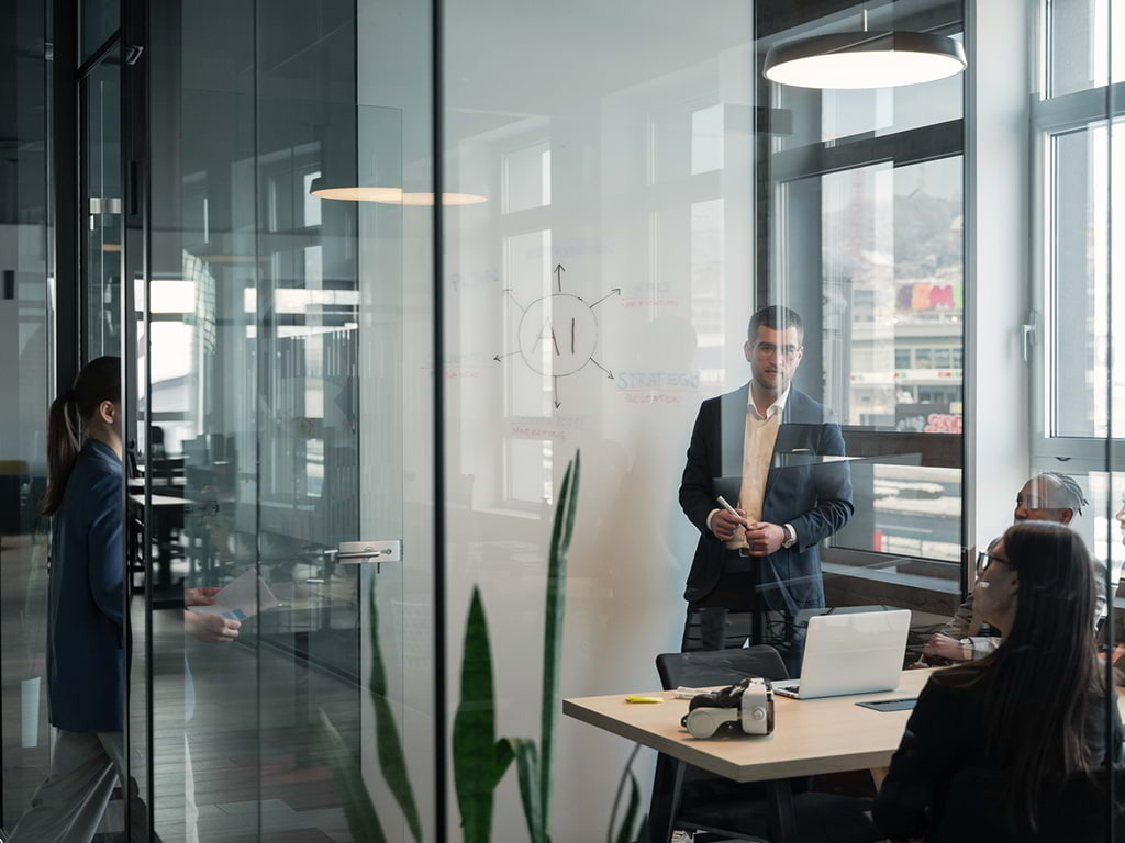 Junges HR-Team bei der Arbeit; © iStock 2202243281 HudHudPro