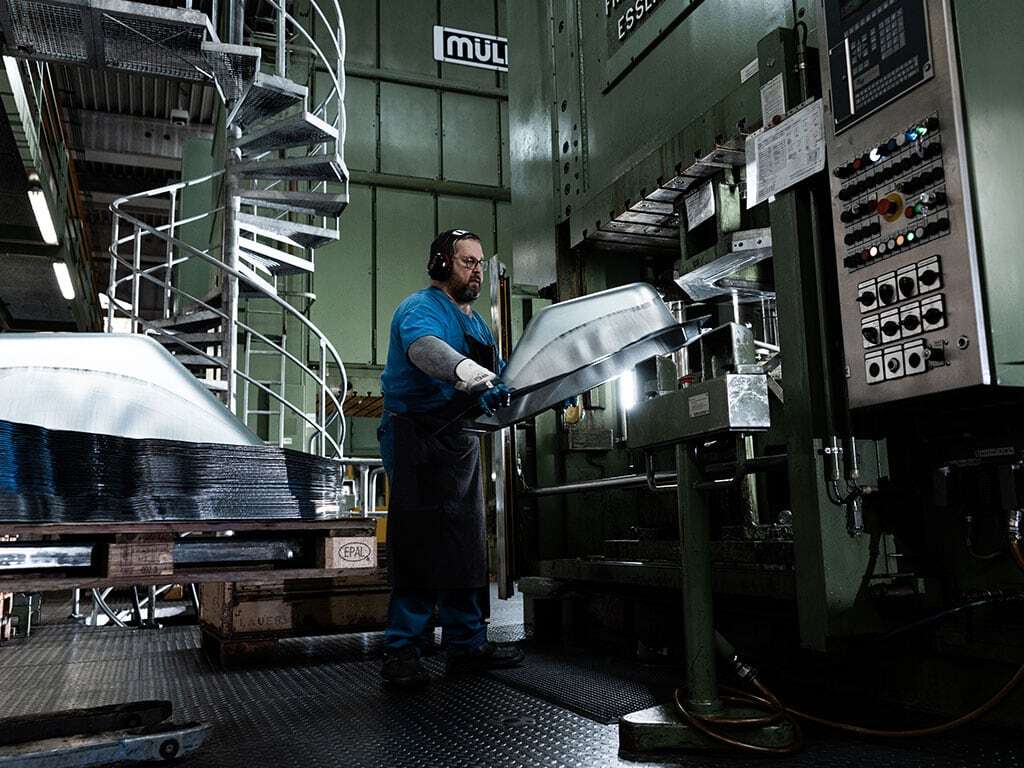 Arbeiter im mefro-Werk