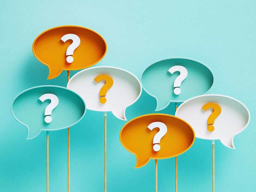 Bunte Darstellung von Fragezeichen; iStock 2180030511 MicroStockHub