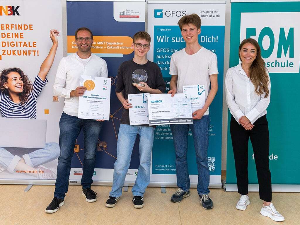 Die Gewinnergruppe des GFOS Innovationsawards 2025 mit Katharina Van Meenen-Röhrig