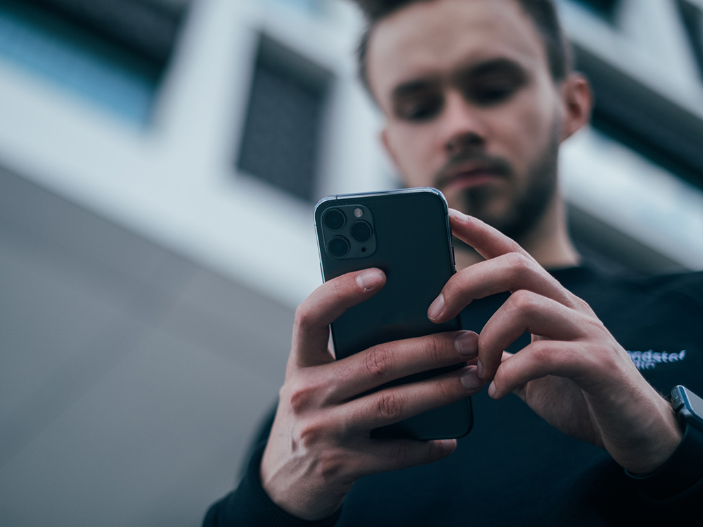 zeiterfassung-app-arbeitszeiterfassung-mobil-digital-gfos